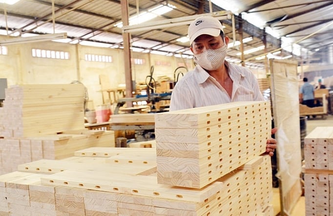 Gia công, sản xuất sản phẩm gỗ