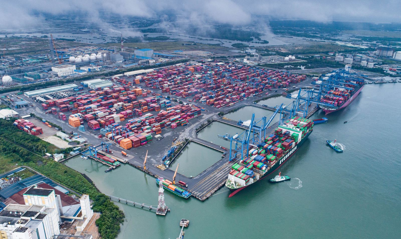 Cảng Cái Mép - Thị Vải có thể tiếp nhận tàu có trọng tải đến 194.000 tấn vào khai thác thường xuyên